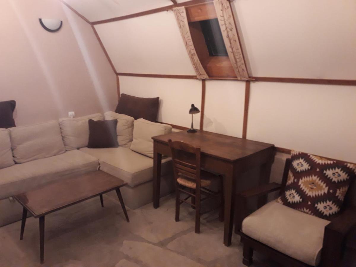 Holiday home House In 2,5 Acres Near Suburban Forest.